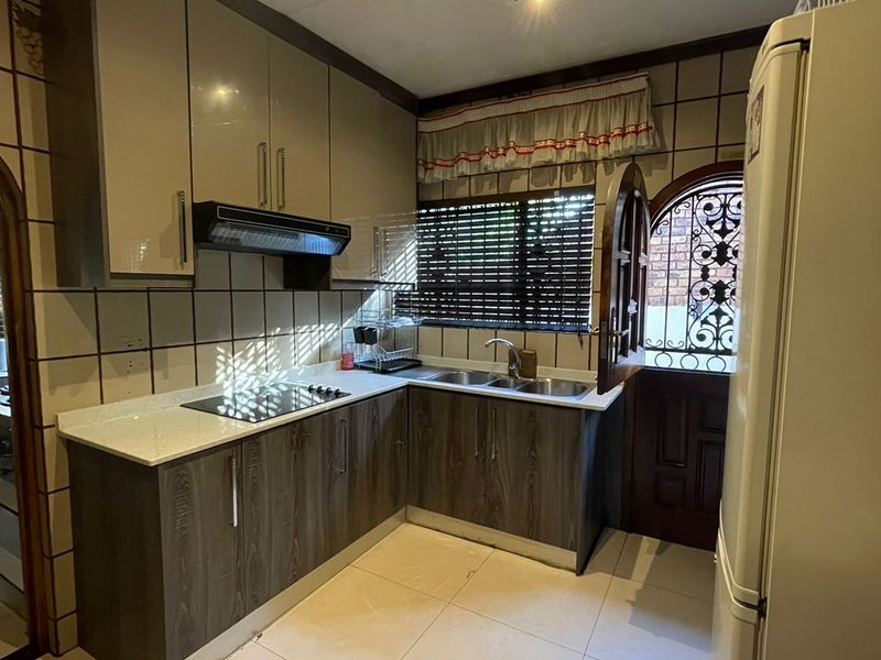 Luxurious Home on the Hills Of Laudium now Available For The Tacking! - Photo 5