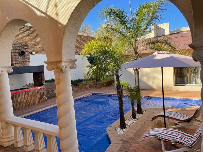 Luxurious Home on the Hills Of Laudium now Available For The Tacking! - Photo 3