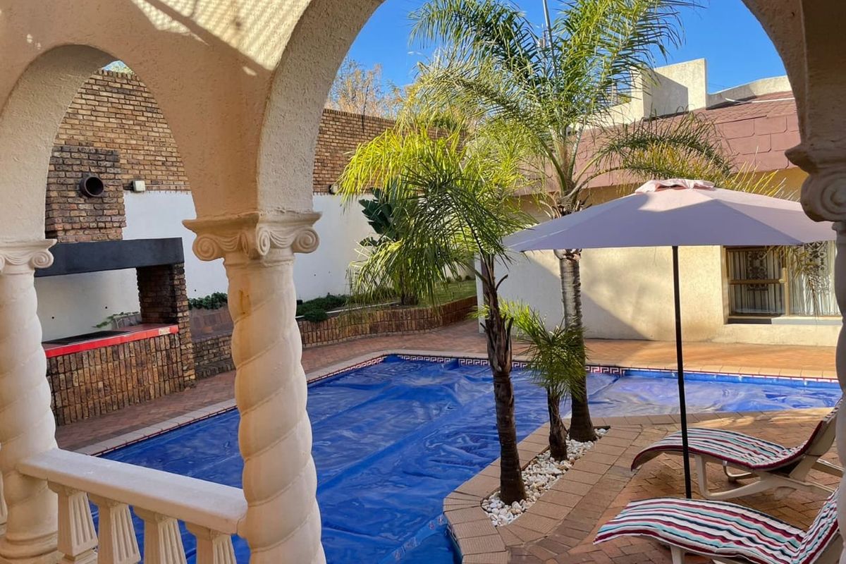 Luxurious Home on the Hills Of Laudium now Available For The Tacking! - Photo 3