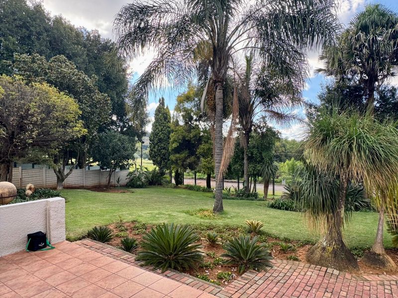 Exceptional Family Living with Ultimate Entertainment Appeal - Photo 3