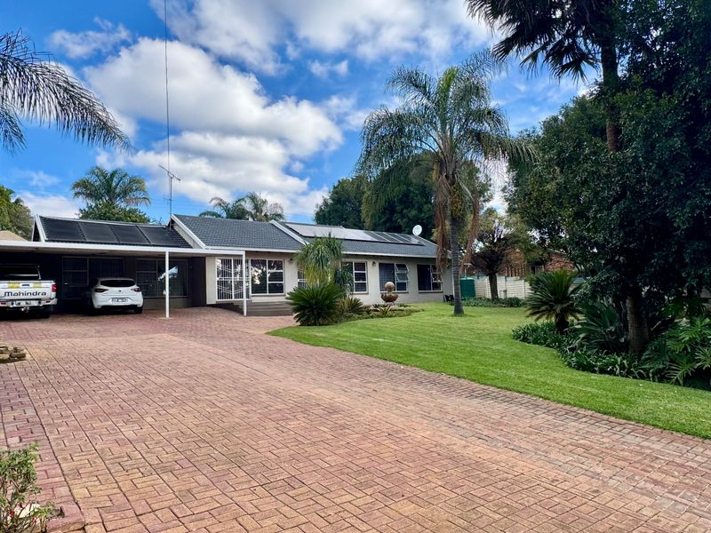 Exceptional Family Living with Ultimate Entertainment Appeal - Photo 2