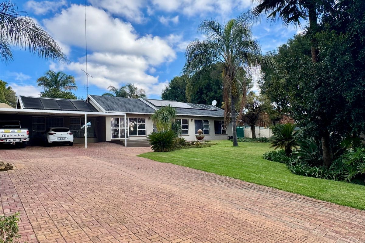 Exceptional Family Living with Ultimate Entertainment Appeal - Photo 2