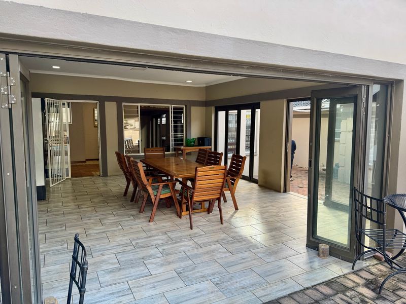 Exceptional Family Living with Ultimate Entertainment Appeal - Photo 5