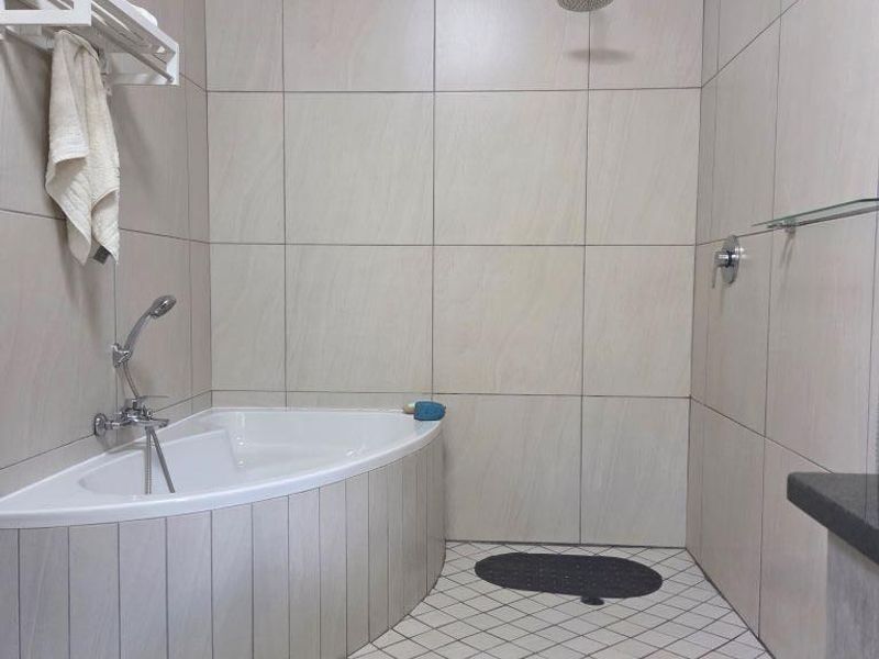 Bushveld Living at Its Best – Spacious 3-Bedroom Retreat in Marlothpark - Photo 10