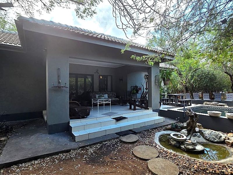 Bushveld Living at Its Best – Spacious 3-Bedroom Retreat in Marlothpark - Photo 2