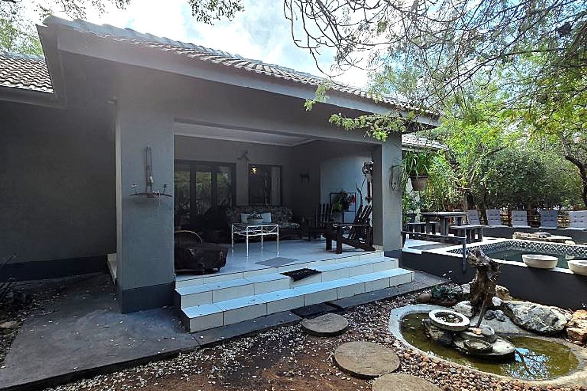 Bushveld Living at Its Best – Spacious 3-Bedroom Retreat in Marlothpark - Photo 2