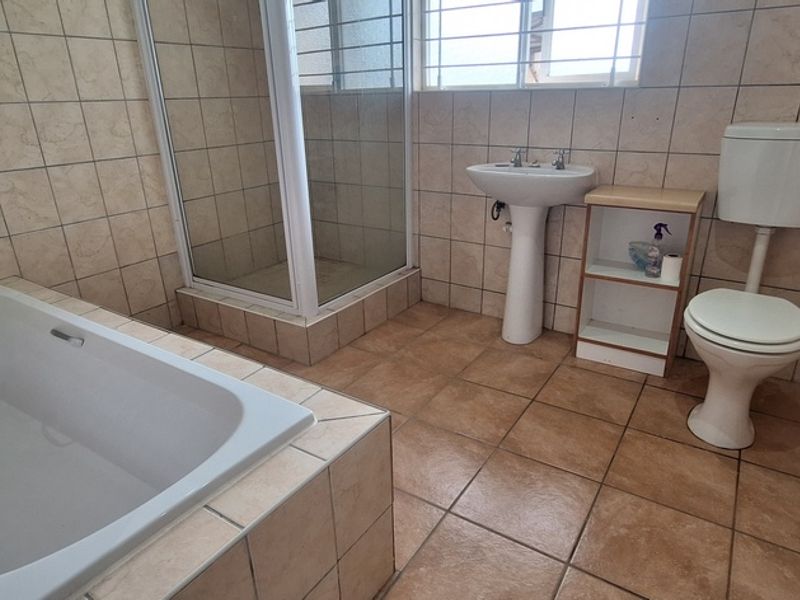 Great location to rent in Mid town, Langebaan Luxury - Photo 8