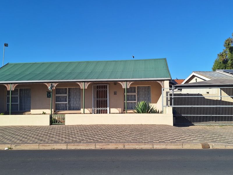 Great location to rent in Mid town, Langebaan Luxury - Photo 1