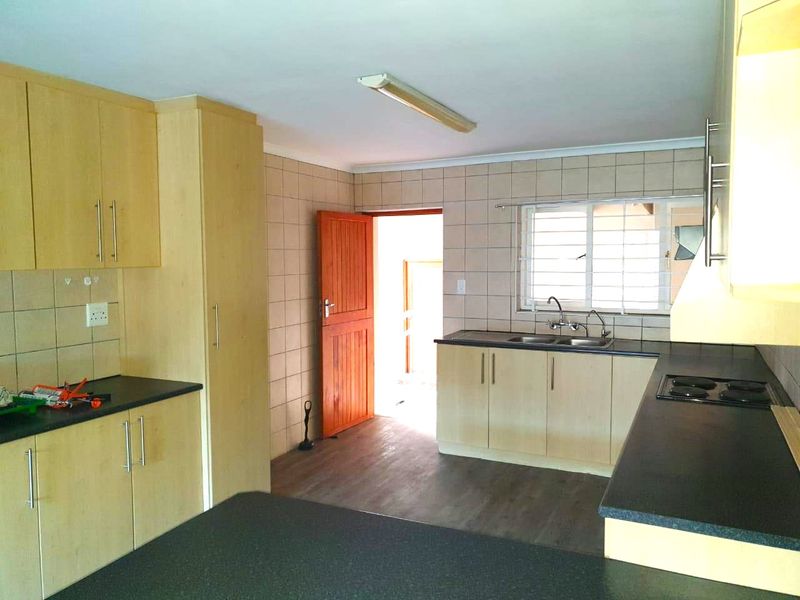 Great location to rent in Mid town, Langebaan Luxury - Photo 4