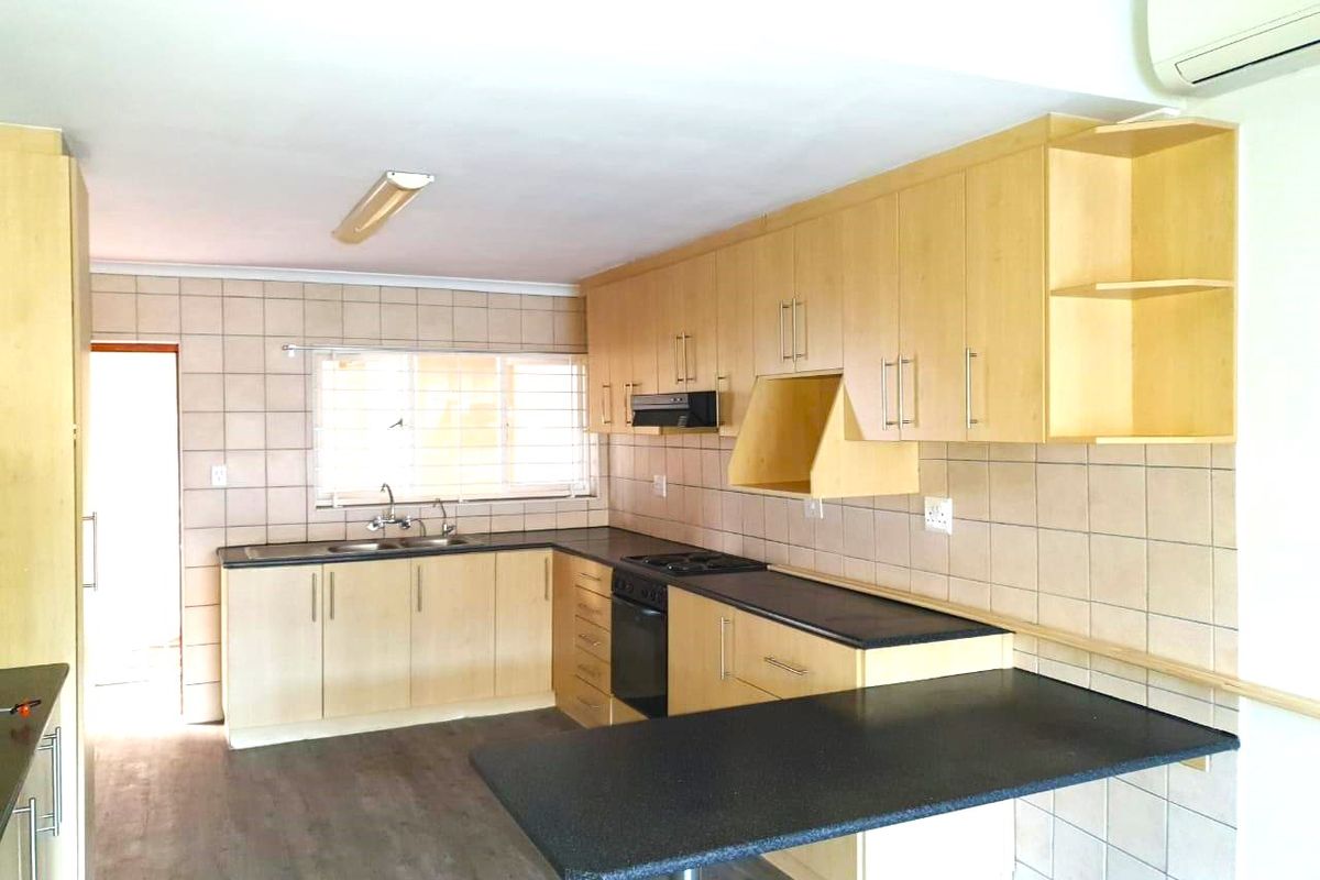 Great location to rent in Mid town, Langebaan Luxury - Photo 3