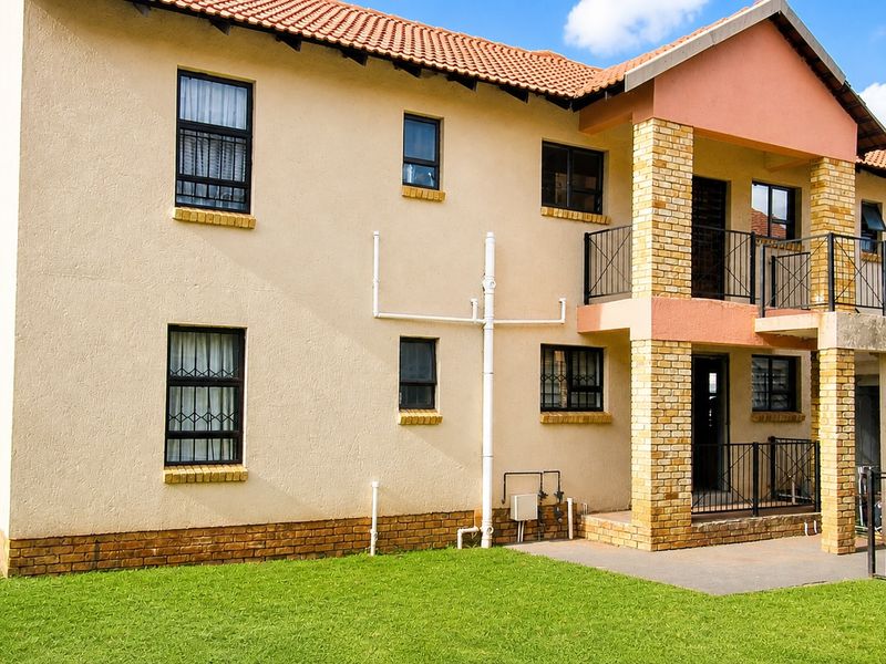 2-Bed, 2-Bath Unit with En-Suite in Secure Complex – Grobler Park - Photo 1