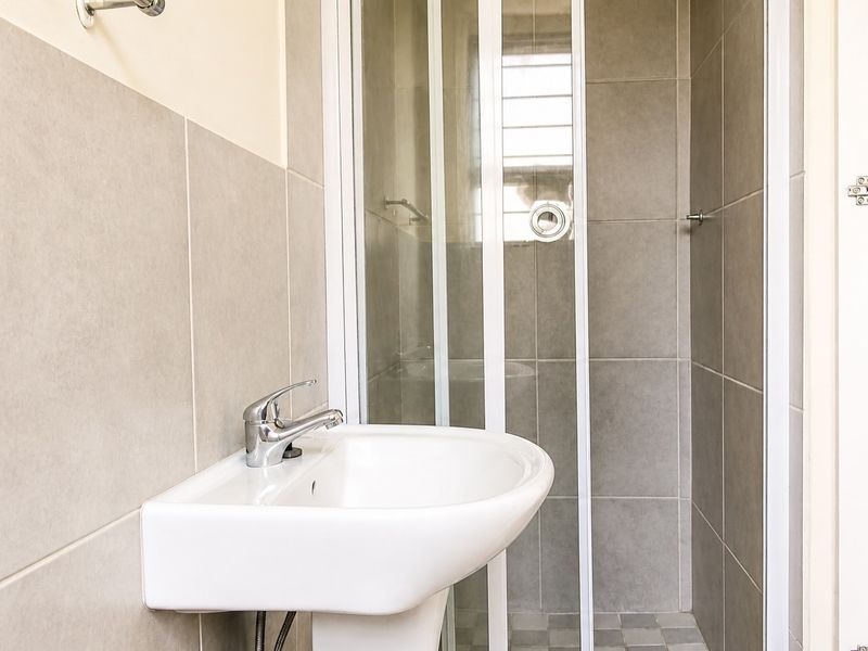 2-Bed, 2-Bath Unit with En-Suite in Secure Complex – Grobler Park - Photo 8