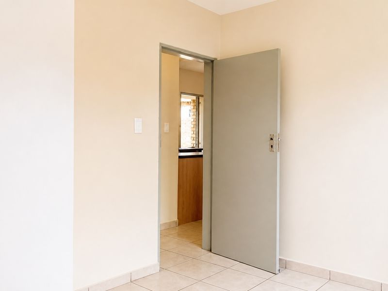 2-Bed, 2-Bath Unit with En-Suite in Secure Complex – Grobler Park - Photo 7