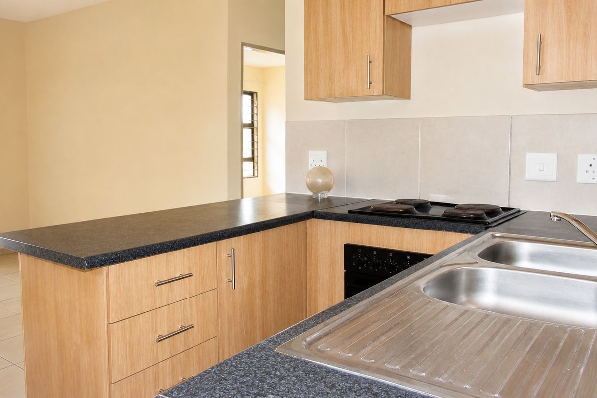 2-Bed, 2-Bath Unit with En-Suite in Secure Complex – Grobler Park - Photo 3