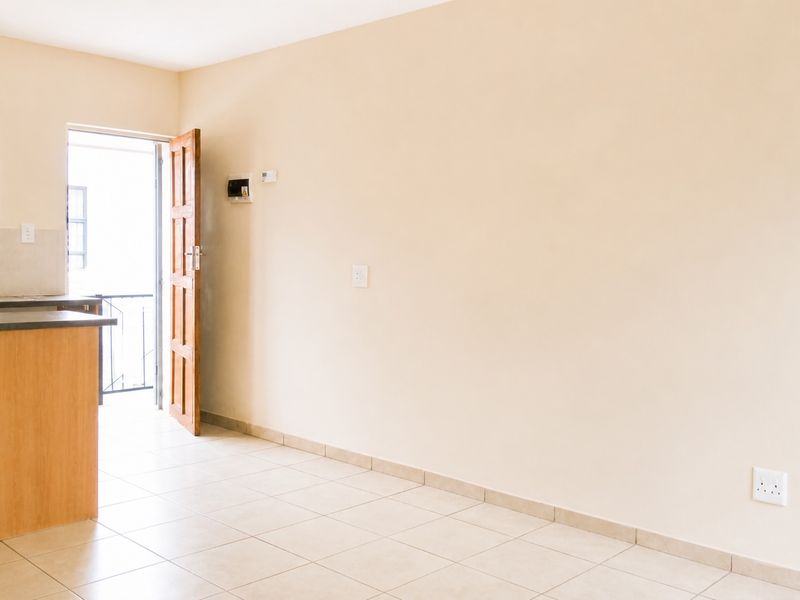 2-Bed, 2-Bath Unit with En-Suite in Secure Complex – Grobler Park - Photo 4