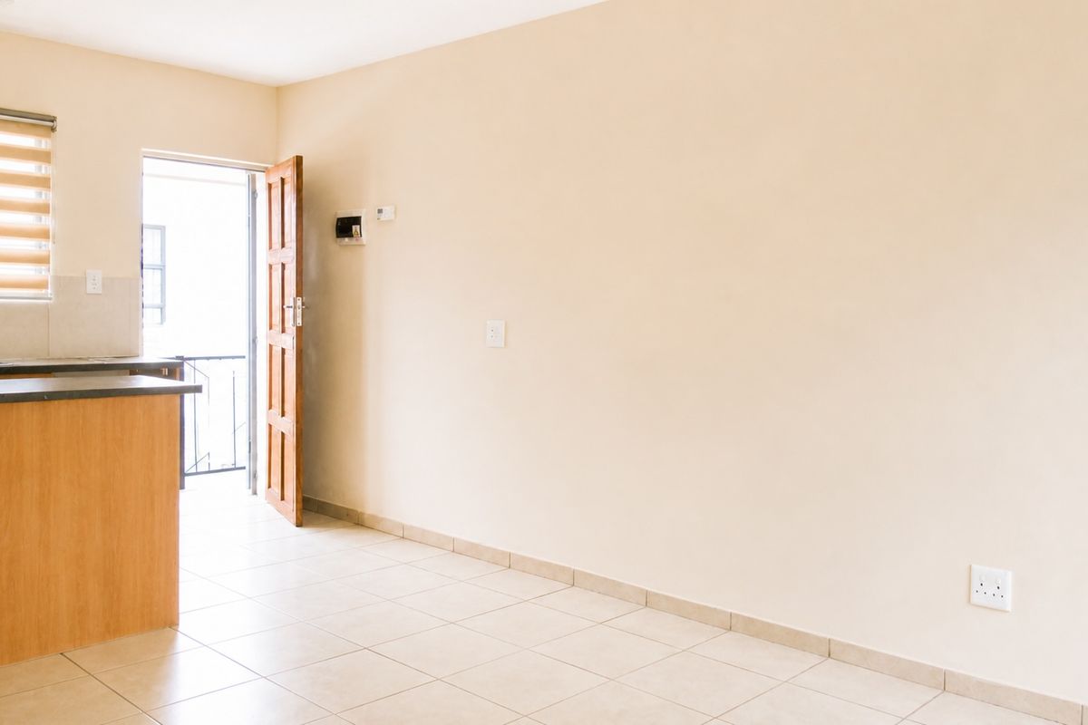 2-Bed, 2-Bath Unit with En-Suite in Secure Complex – Grobler Park - Photo 4