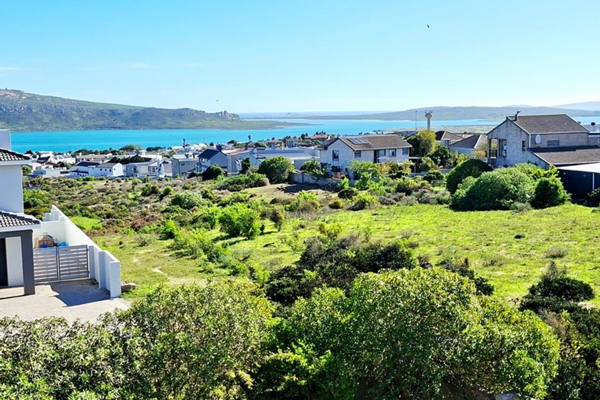 Luxury Coastal Living in Prestigious Myburgh Park - Photo 2