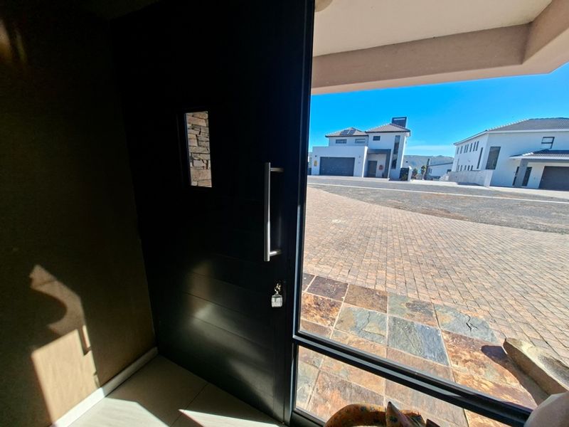 Luxury Coastal Living in Prestigious Myburgh Park - Photo 4