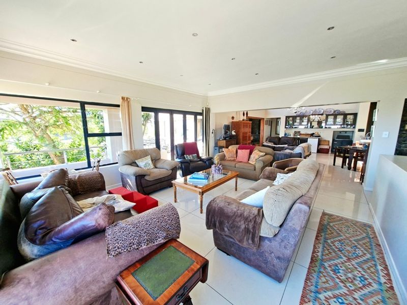 Luxury Coastal Living in Prestigious Myburgh Park - Photo 8