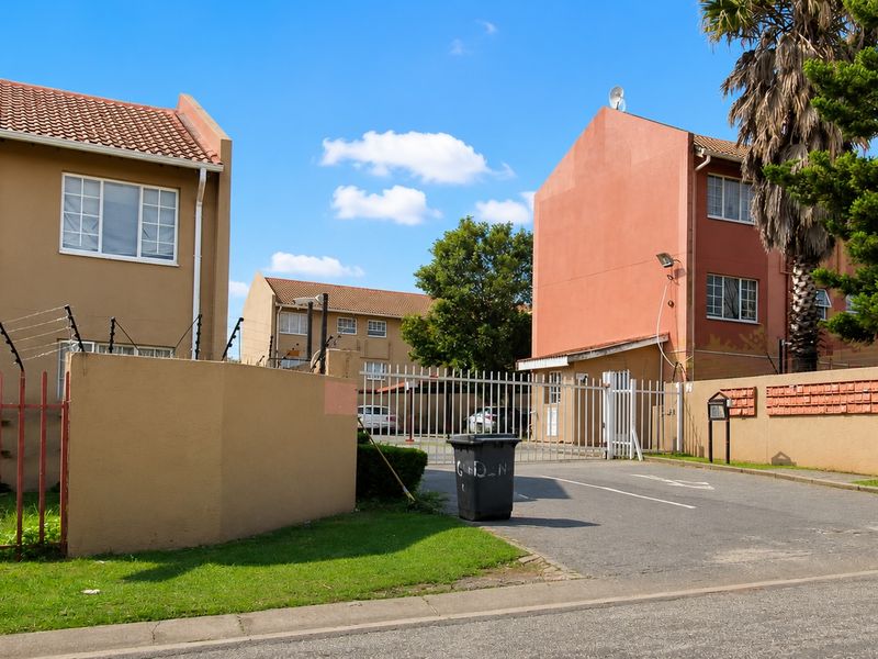 2-Bed, 2-Bath Unit with En-Suite in Secure Complex – Grobler Park - Photo 1