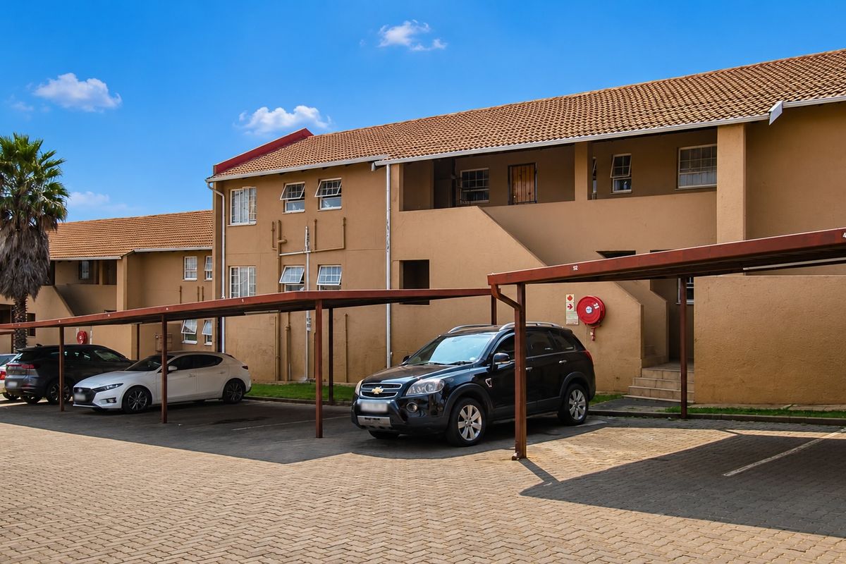 2-Bed, 2-Bath Unit with En-Suite in Secure Complex – Grobler Park - Photo 2