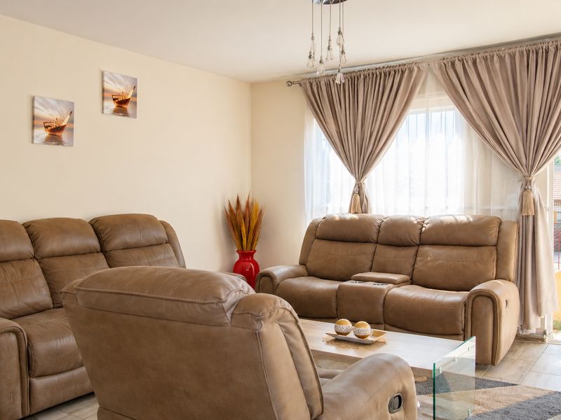 2-Bed, 2-Bath Unit with En-Suite in Secure Complex – Grobler Park - Photo 5