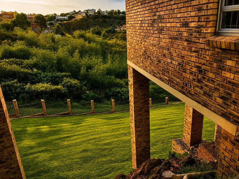 Modern Three Bedroom Townhouse in Secure Complex Rangeview - Photo 6