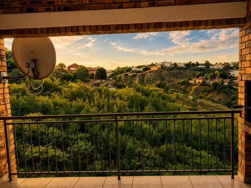 Modern Three Bedroom Townhouse in Secure Complex Rangeview - Photo 7