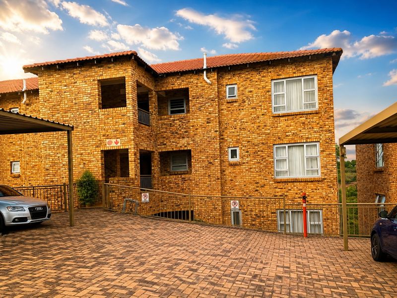 Modern Three Bedroom Townhouse in Secure Complex Rangeview - Photo 2