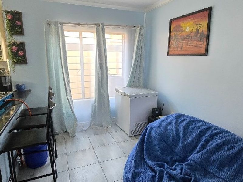 Modern 3 Bedroom Townhouse with Entertainment Patio - Photo 10