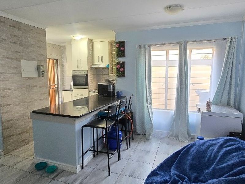 Modern 3 Bedroom Townhouse with Entertainment Patio - Photo 9