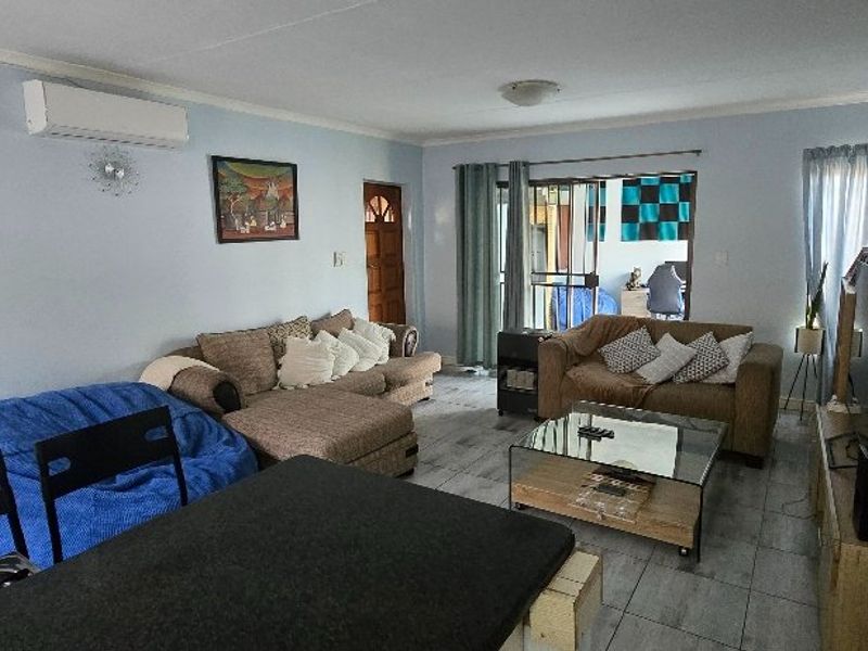 Modern 3 Bedroom Townhouse with Entertainment Patio - Photo 8