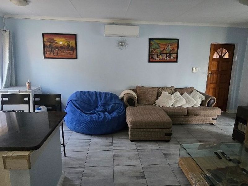 Modern 3 Bedroom Townhouse with Entertainment Patio - Photo 4