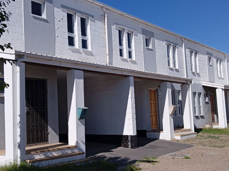 No Levies, Spacious, secure and well locate - Photo 3
