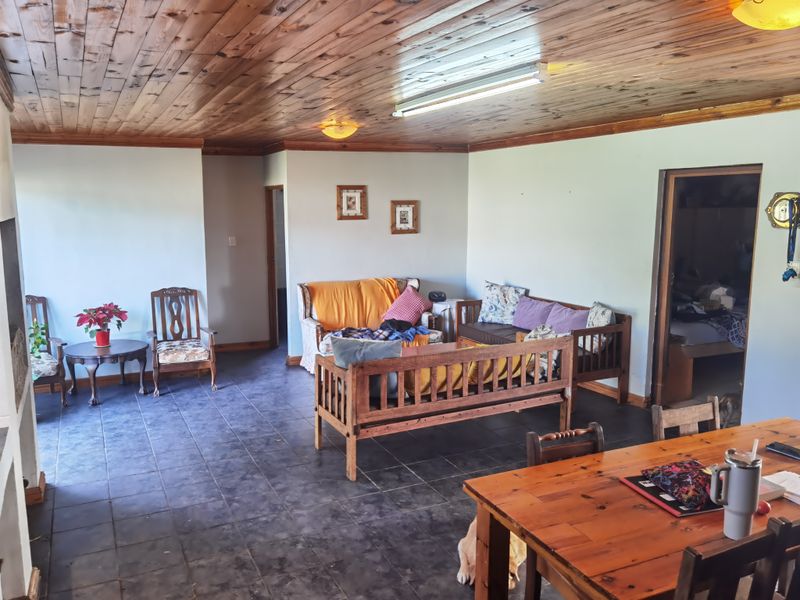 Spacious And Neat Family Home In Upper Bothasig, With Super Large Plot. - Photo 6