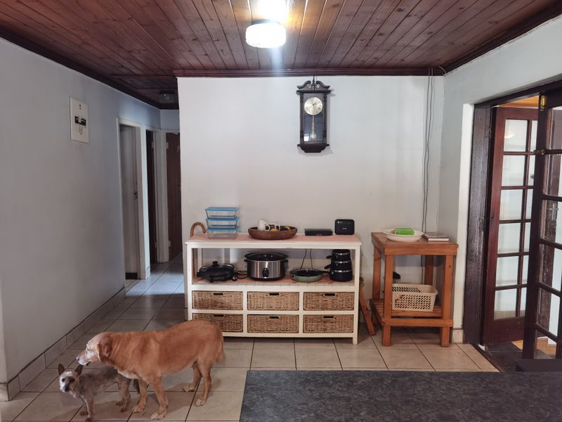 Spacious And Neat Family Home In Upper Bothasig, With Super Large Plot. - Photo 9