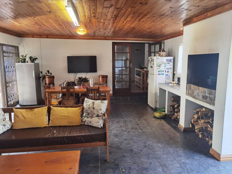 Spacious And Neat Family Home In Upper Bothasig, With Super Large Plot. - Photo 7