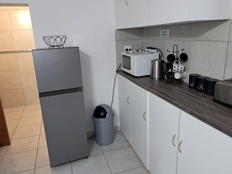 Character filled Vintage Home with a Flatlet, Ensuring an Excellent Rental Return on your Investment - Photo 4