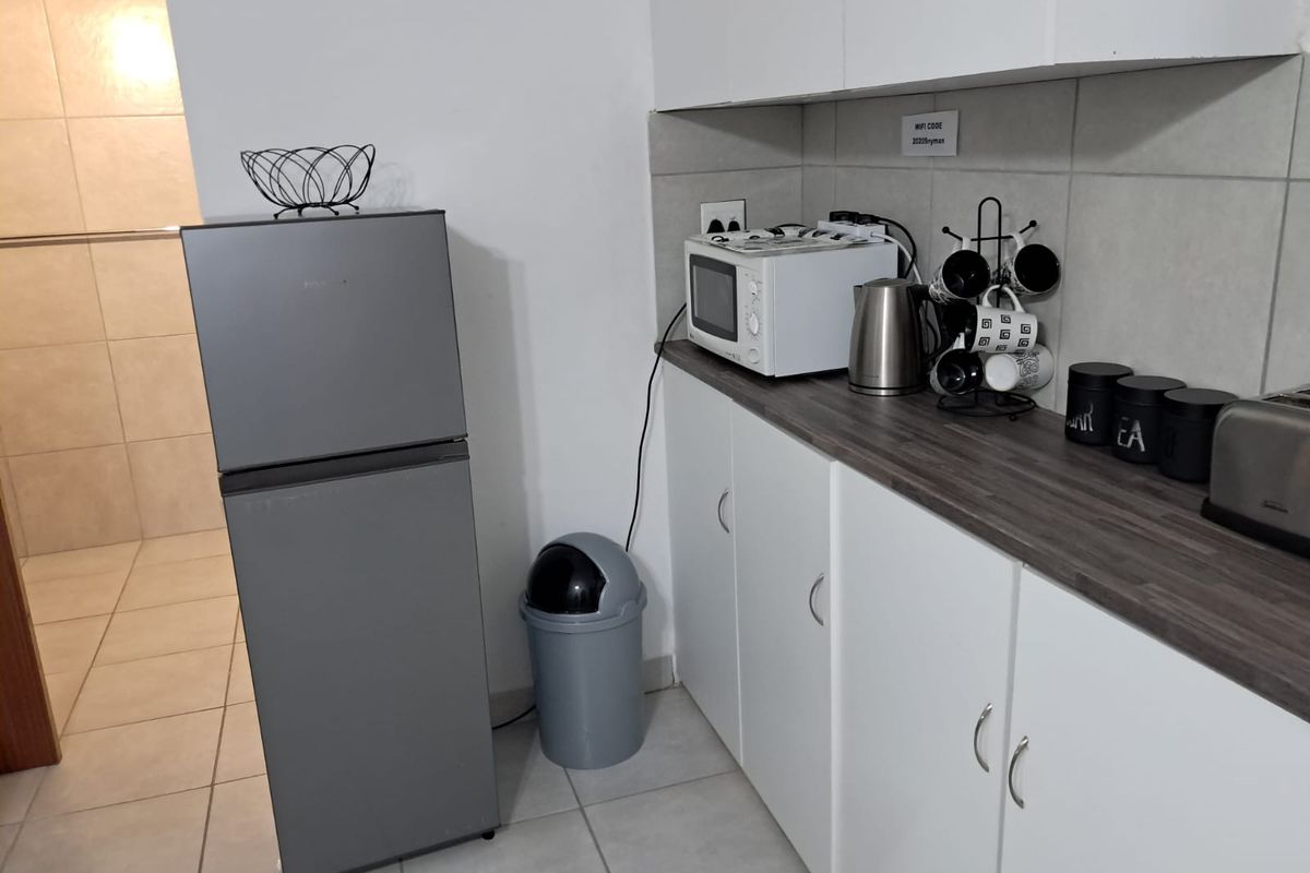 Character filled Vintage Home with a Flatlet, Ensuring an Excellent Rental Return on your Investment - Photo 4