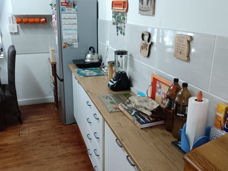 Character filled Vintage Home with a Flatlet, Ensuring an Excellent Rental Return on your Investment - Photo 3