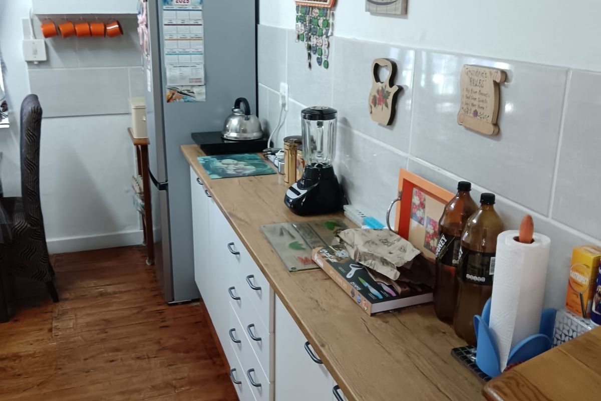 Character filled Vintage Home with a Flatlet, Ensuring an Excellent Rental Return on your Investment - Photo 3