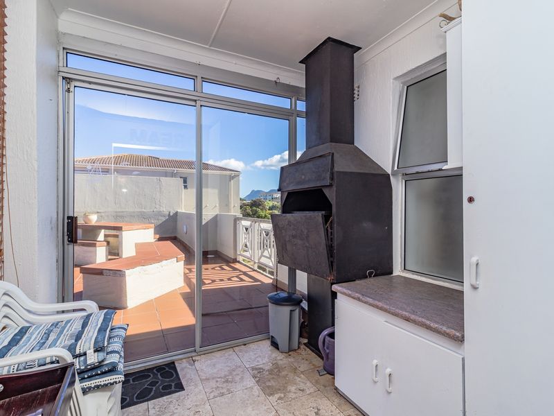 3 Bedroom Penthouse in Hermanus Beach Club - Photo 9