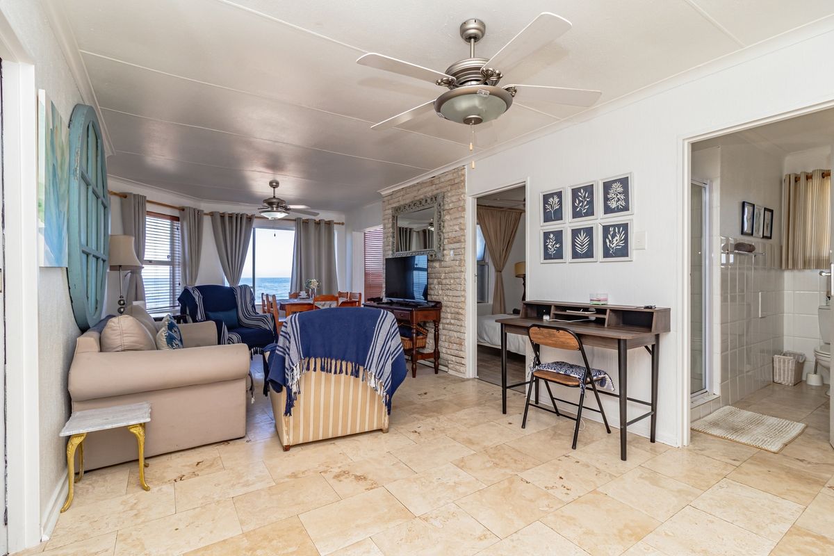 3 Bedroom Penthouse in Hermanus Beach Club - Photo 2