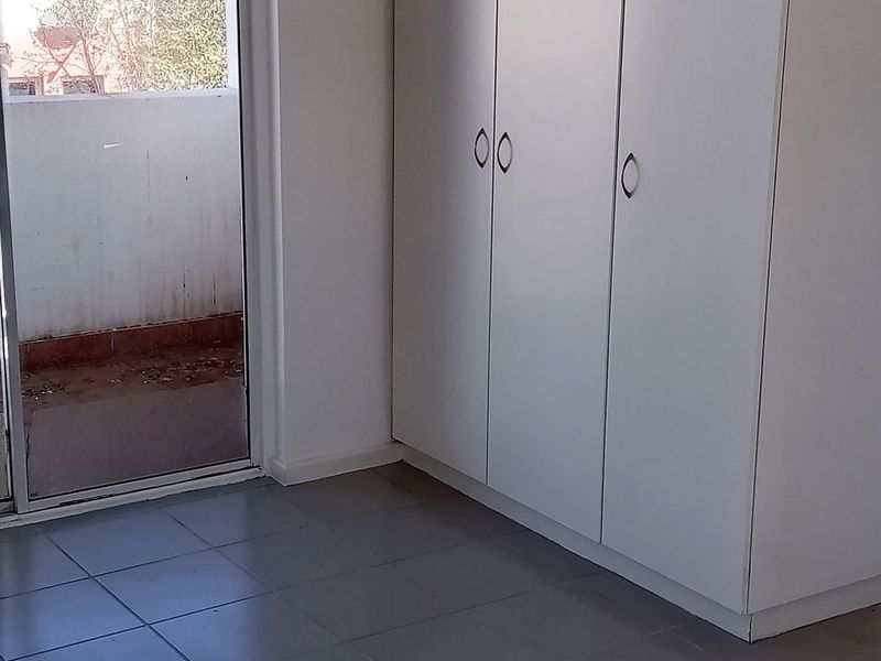 Secure and perfectly located - Selection of units o choose from - Photo 10
