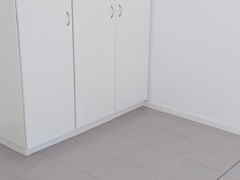 Secure and perfectly located - Selection of units o choose from - Photo 8