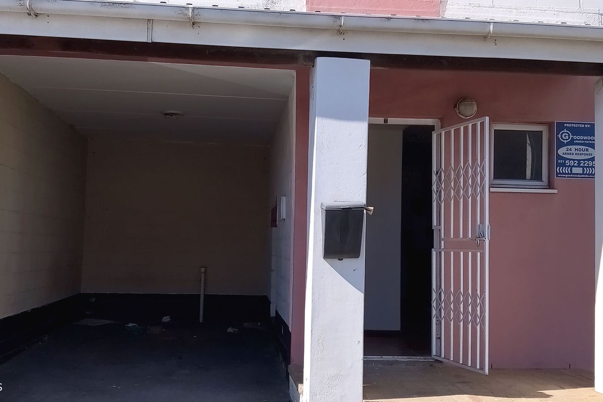 Secure and perfectly located - Selection of units o choose from - Photo 5