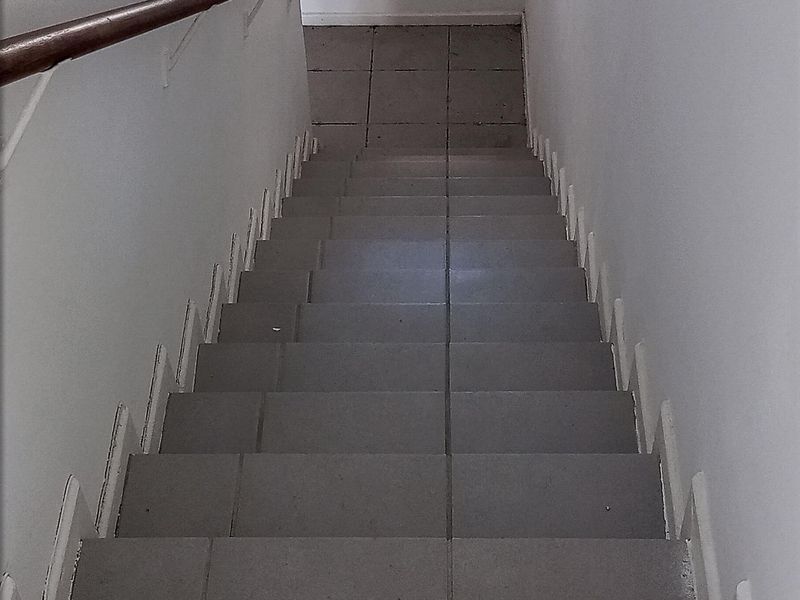 Secure and perfectly located - Selection of units o choose from - Photo 4