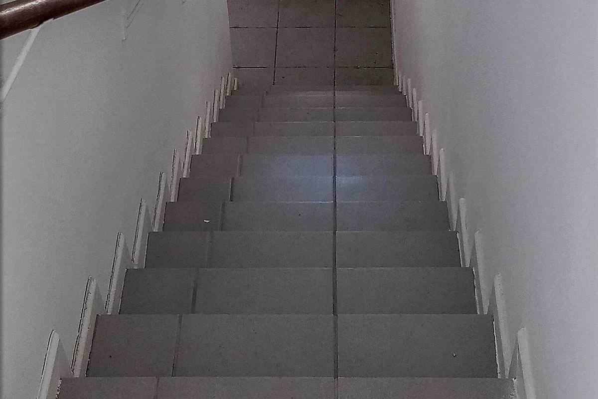 Secure and perfectly located - Selection of units o choose from - Photo 4