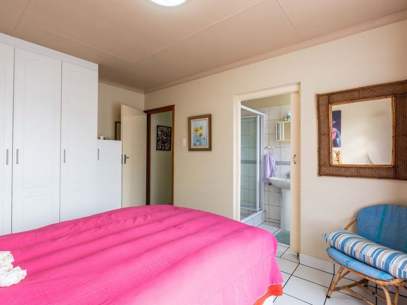 Stunning Two Bedroom Home for Sale in a Lifestyle Estate for over 50's! - Photo 9