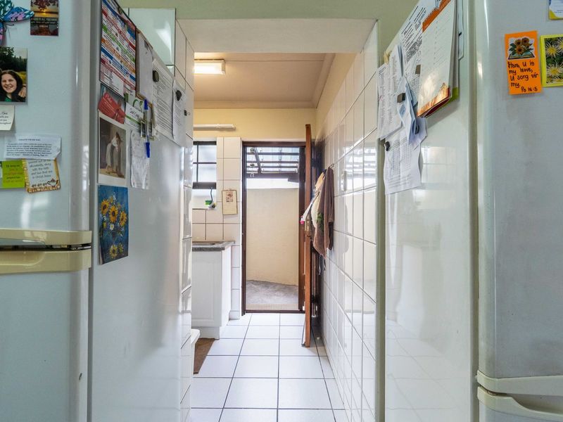 Stunning Two Bedroom Home for Sale in a Lifestyle Estate for over 50's! - Photo 7